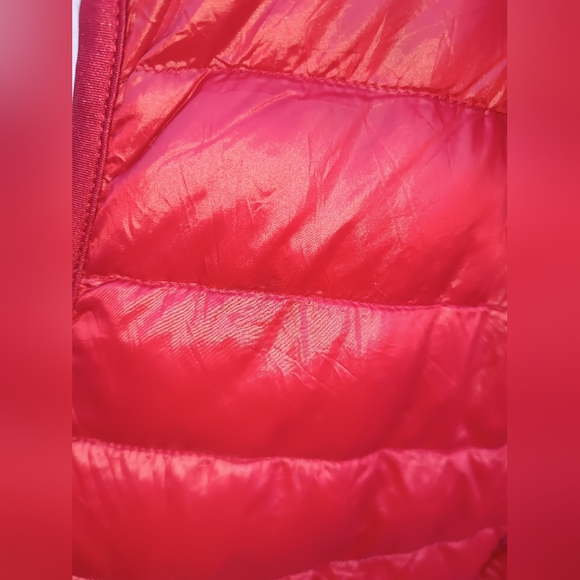 Uniqlo Puffer Vest - Picture 9 of 10